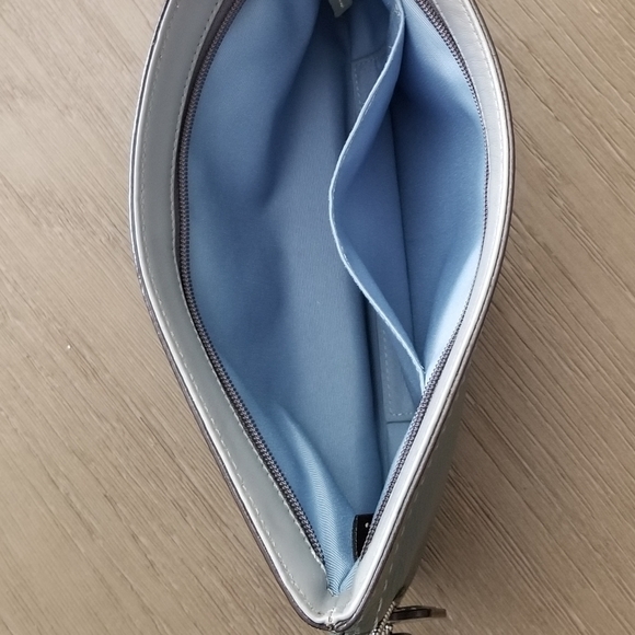 COACH LNC Patent Leather Wristlet BEAUTIFUL. Better in person. RARE TRUE GRAY. - Picture 5 of 9